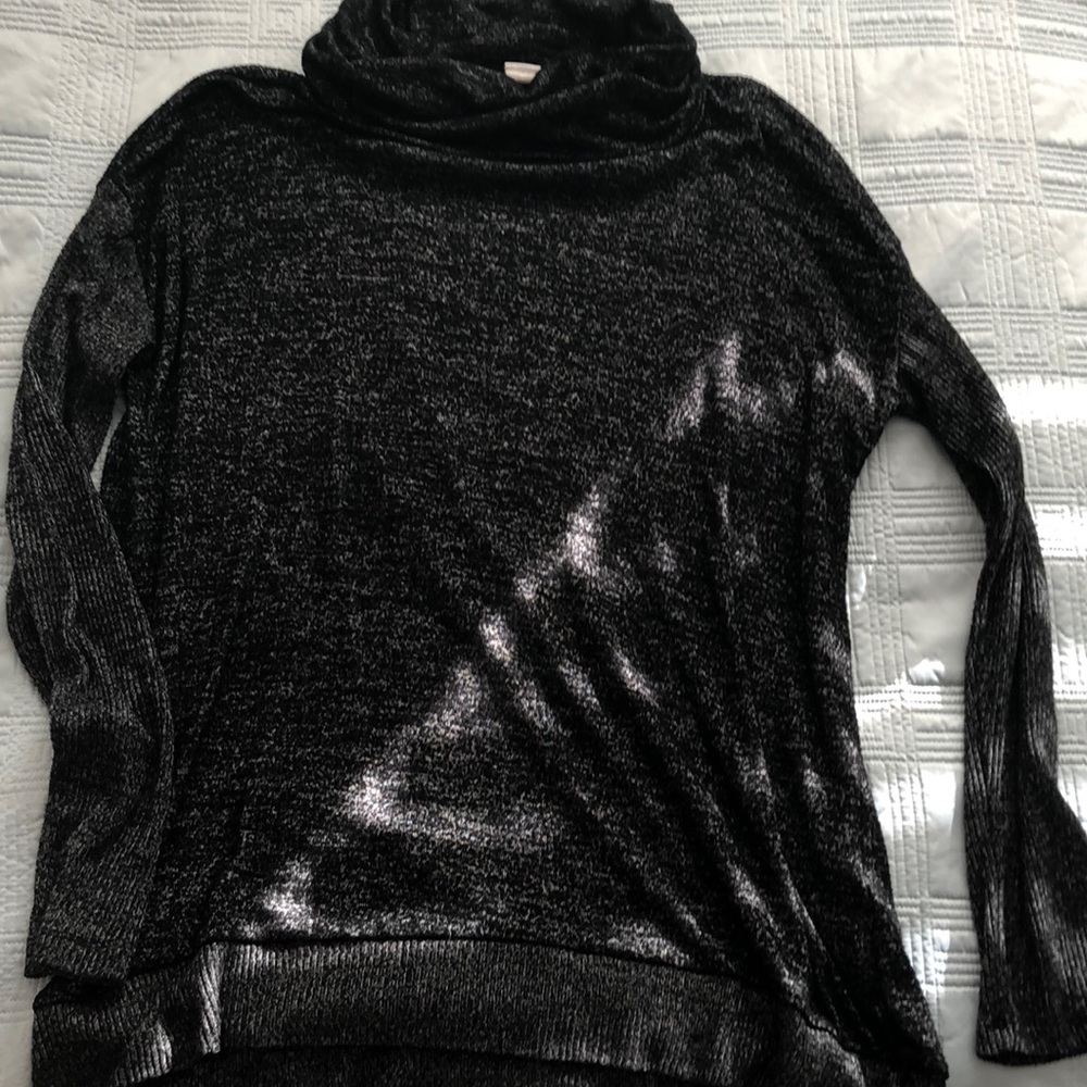 Lightweight slouchy turtleneck